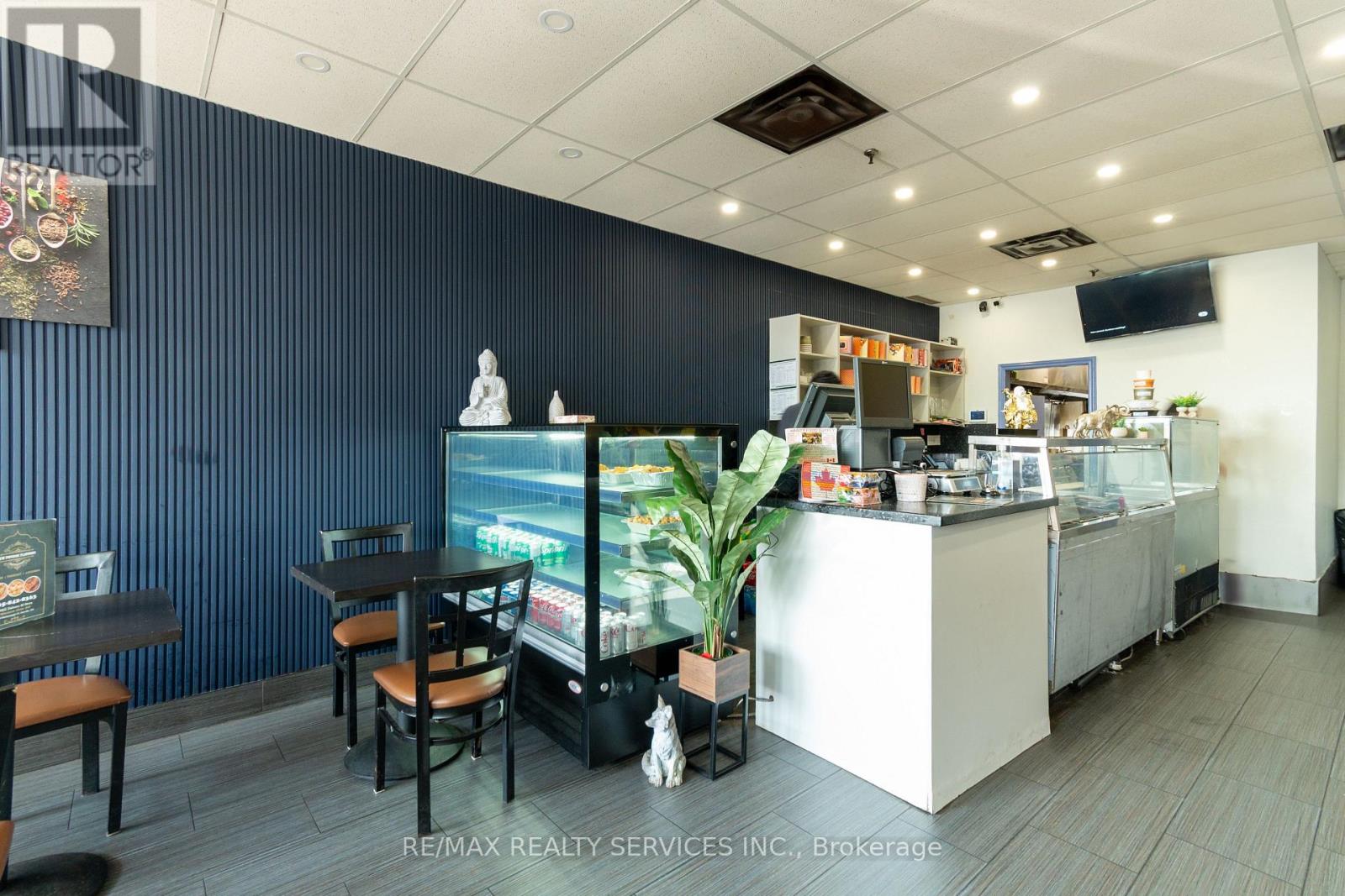 1289 Marlborough Court, Oakville, Ontario  L6H 2R9 - Photo 6 - W12533646