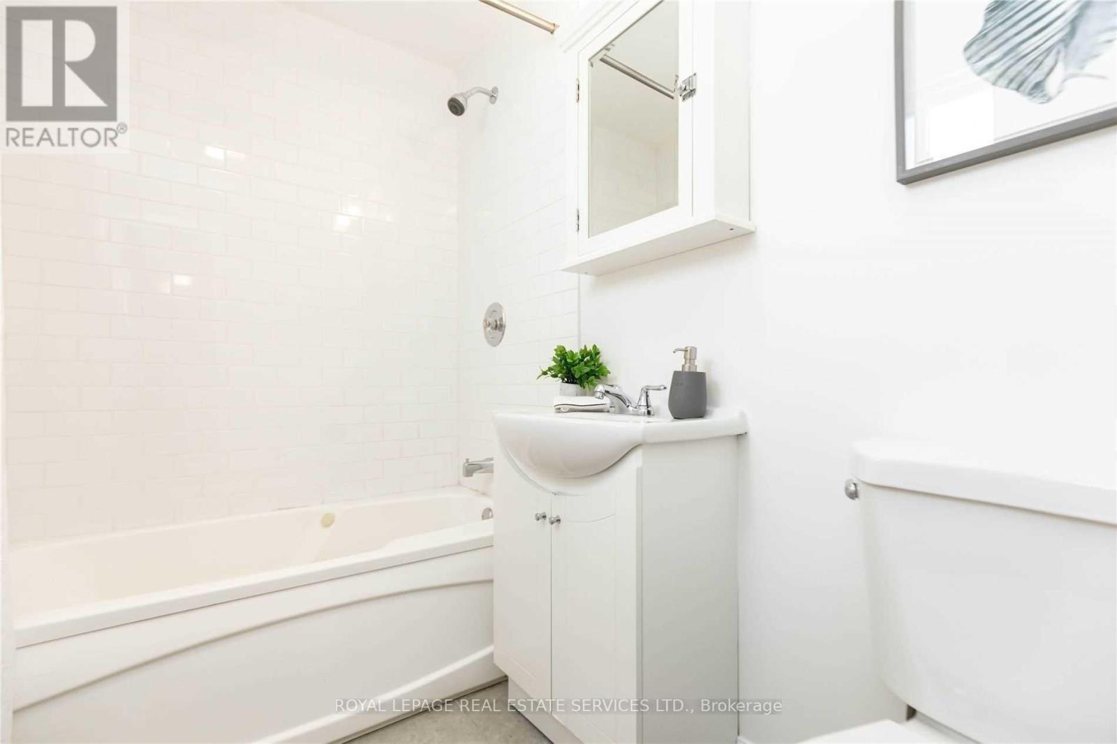 Main - 21 Haverson Boulevard, Toronto, Ontario  M6M 3J5 - Photo 9 - W12533672