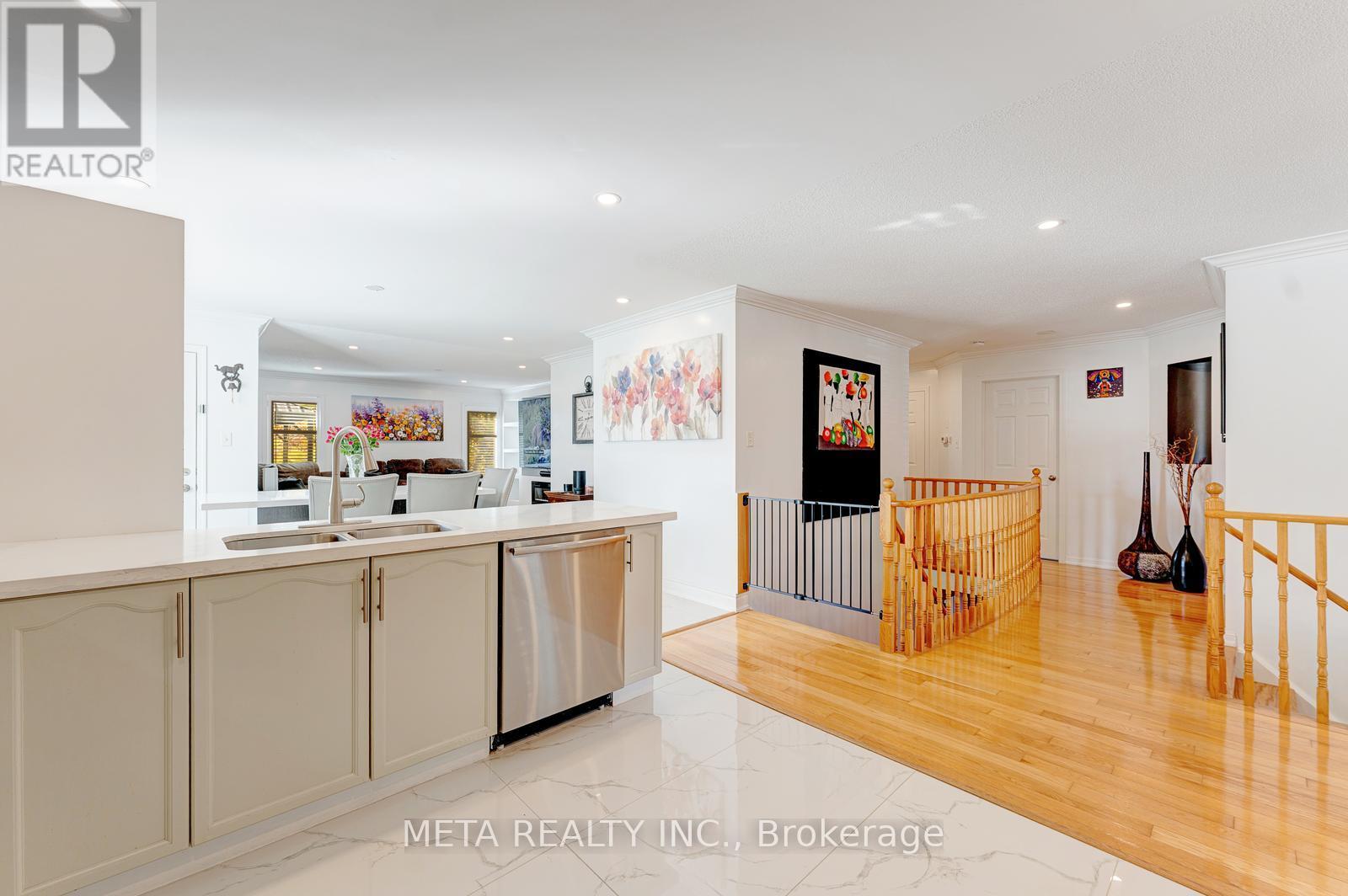 49 Red Pine Crescent, Wasaga Beach, Ontario L9Z 3B2 - Photo 13 - S12478762