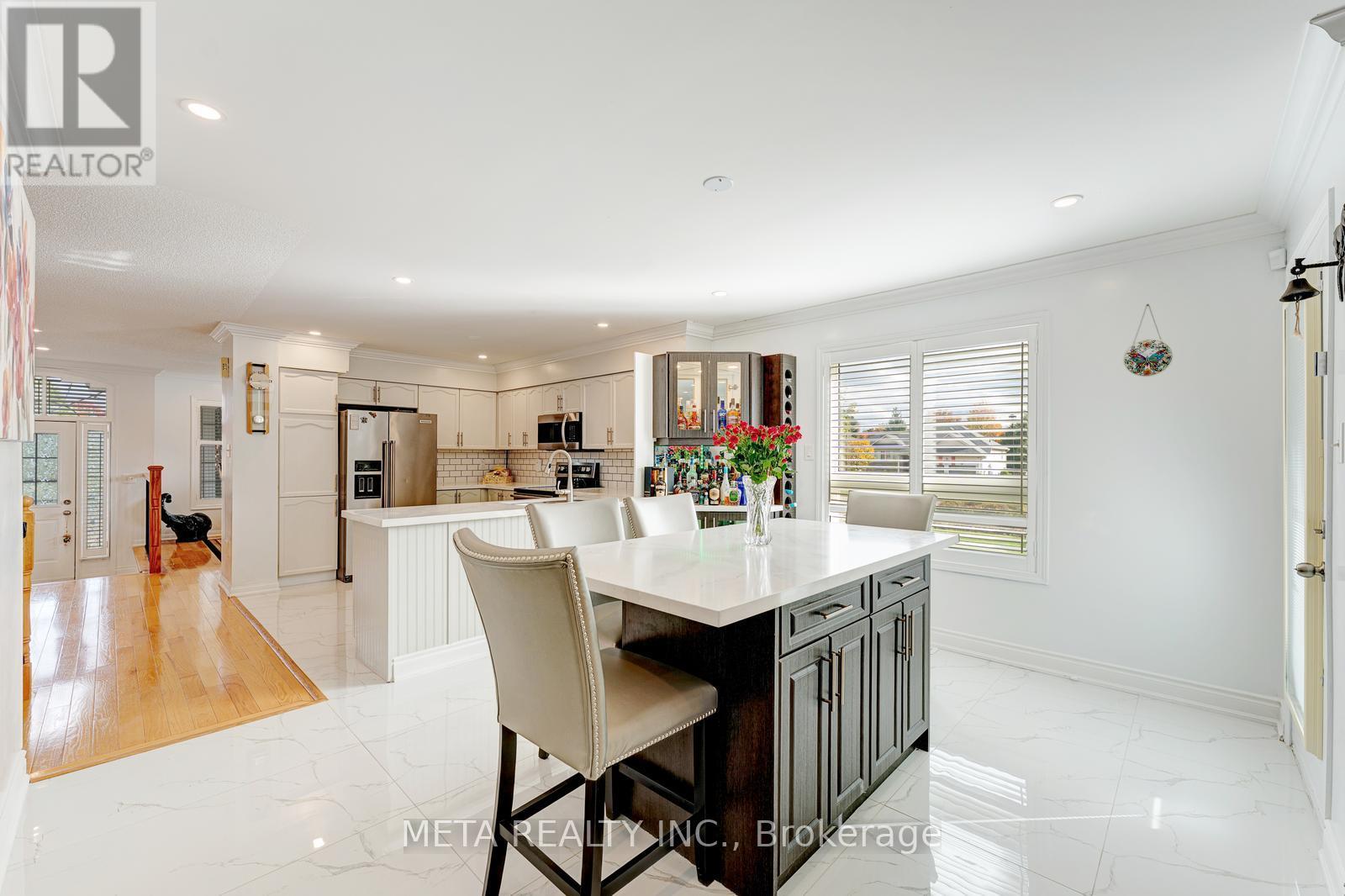 49 Red Pine Crescent, Wasaga Beach, Ontario L9Z 3B2 - Photo 10 - S12478762