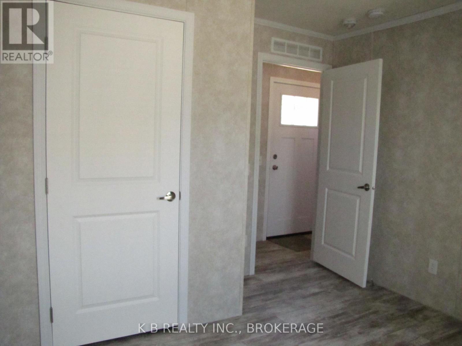 . - 1 Parkington Place, Kingston, Ontario K7K 5C7 - Photo 11 - X12533860