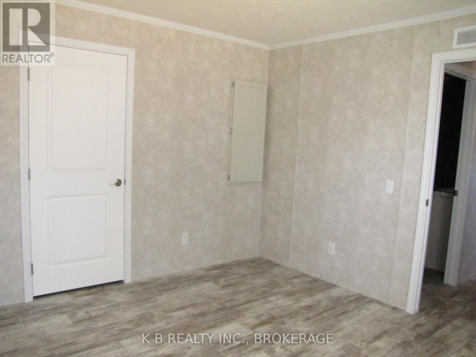 . - 1 Parkington Place, Kingston, Ontario K7K 5C7 - Photo 12 - X12533860