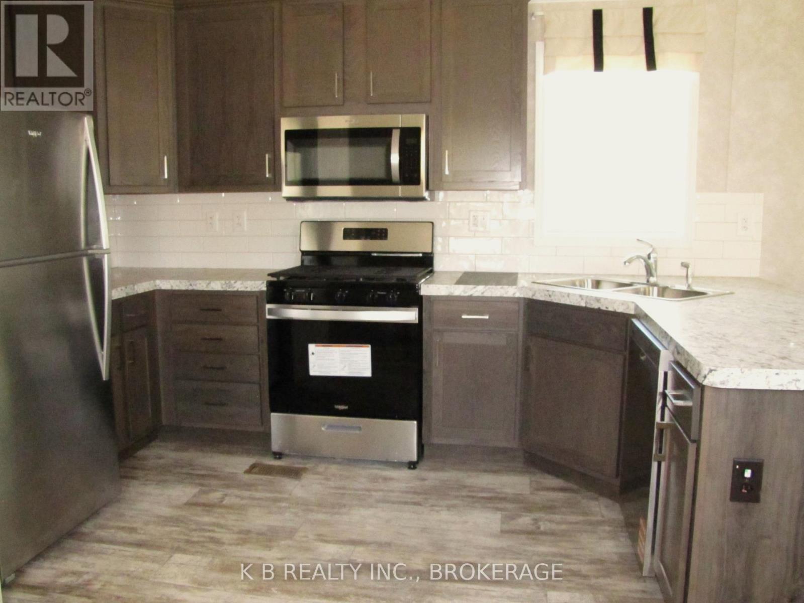 . - 1 Parkington Place, Kingston, Ontario K7K 5C7 - Photo 6 - X12533860