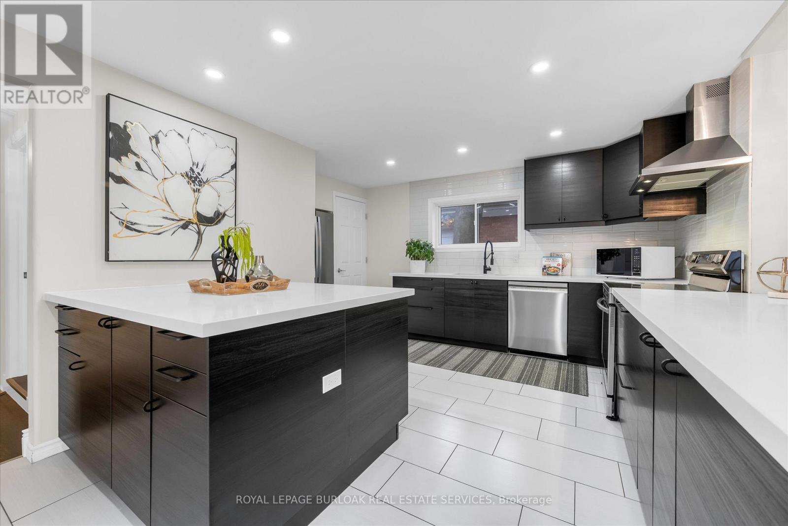 52 Junkin Street, St. Catharines, Ontario  L2R 1N6 - Photo 11 - X12533644