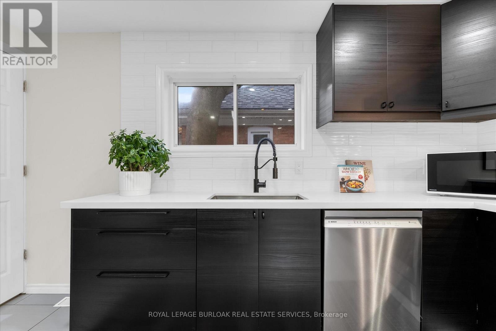 52 Junkin Street, St. Catharines, Ontario  L2R 1N6 - Photo 14 - X12533644