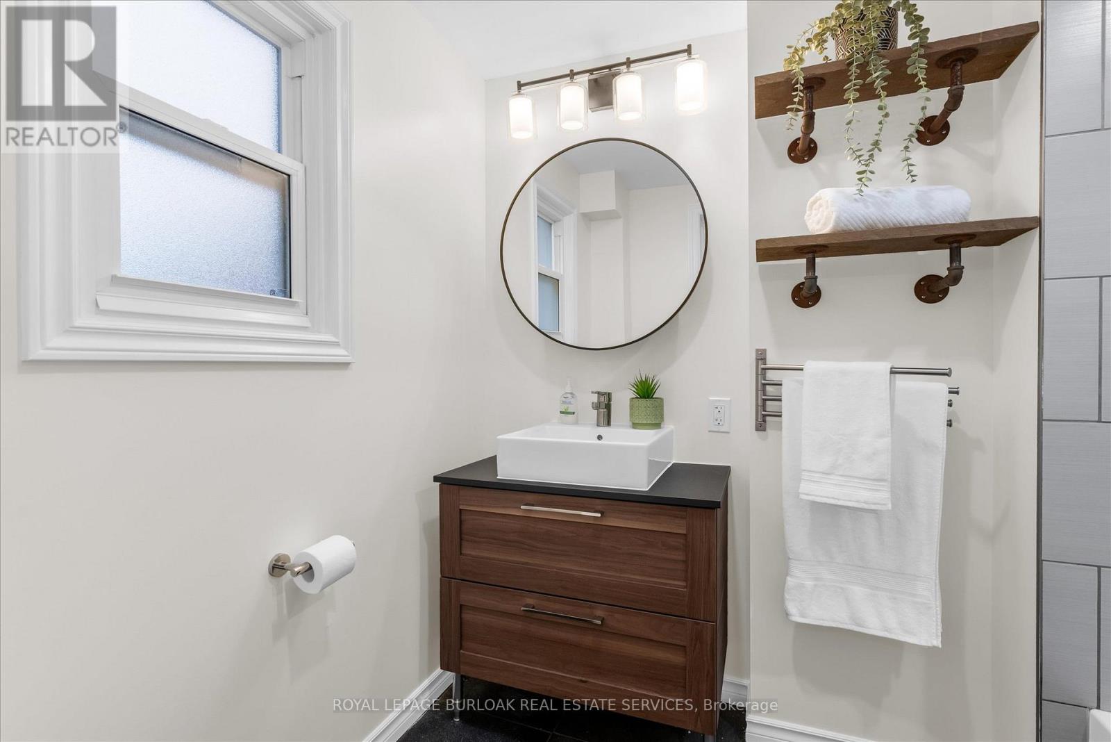 52 Junkin Street, St. Catharines, Ontario  L2R 1N6 - Photo 20 - X12533644