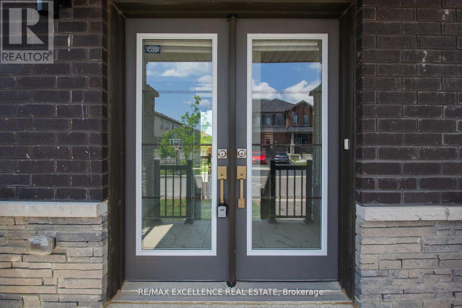 49 Malcolm Crescent, Haldimand, Ontario  N3W 0E9 - Photo 4 - X12533662