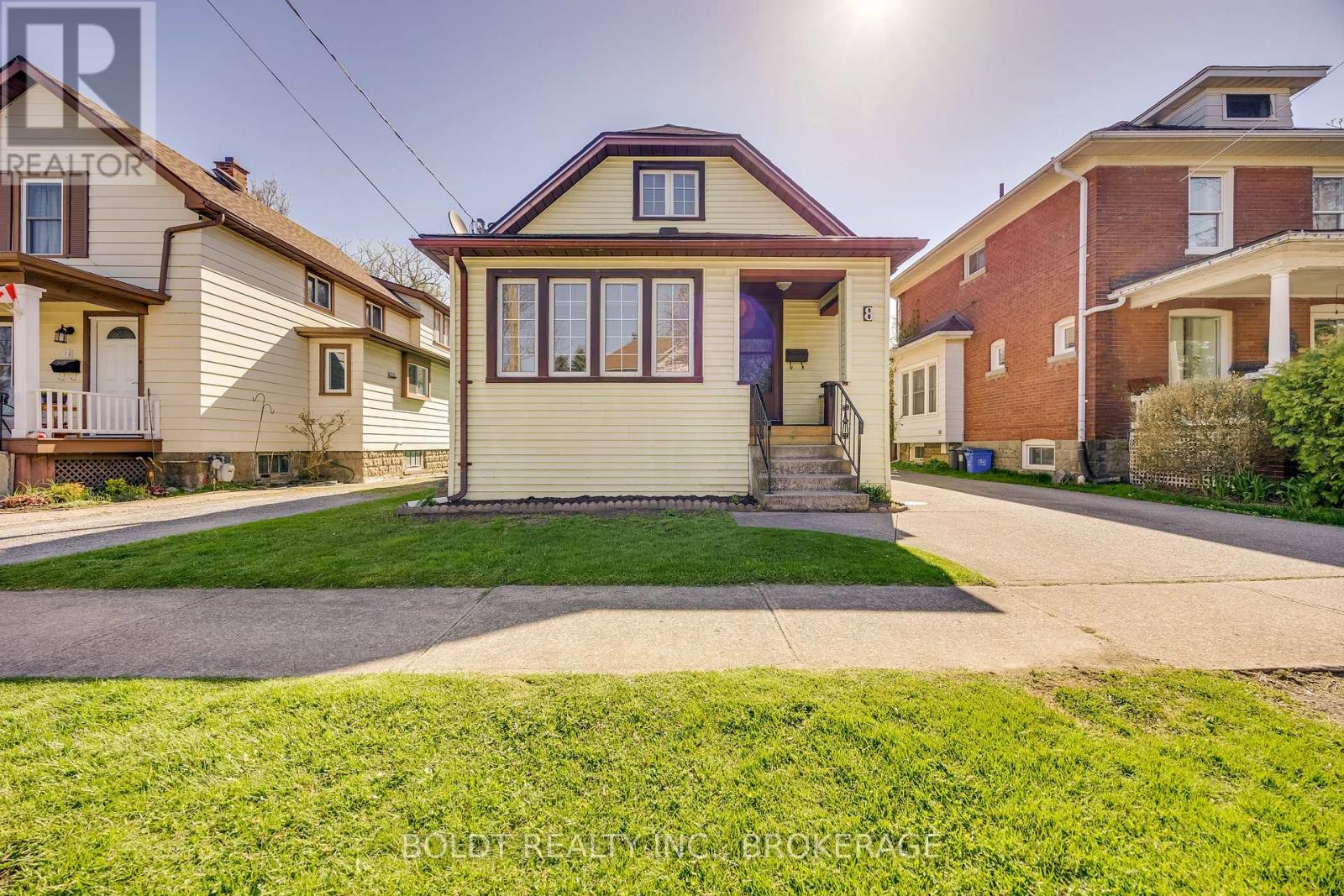 8 CHELSEA STREET, St. Catharines, Ontario