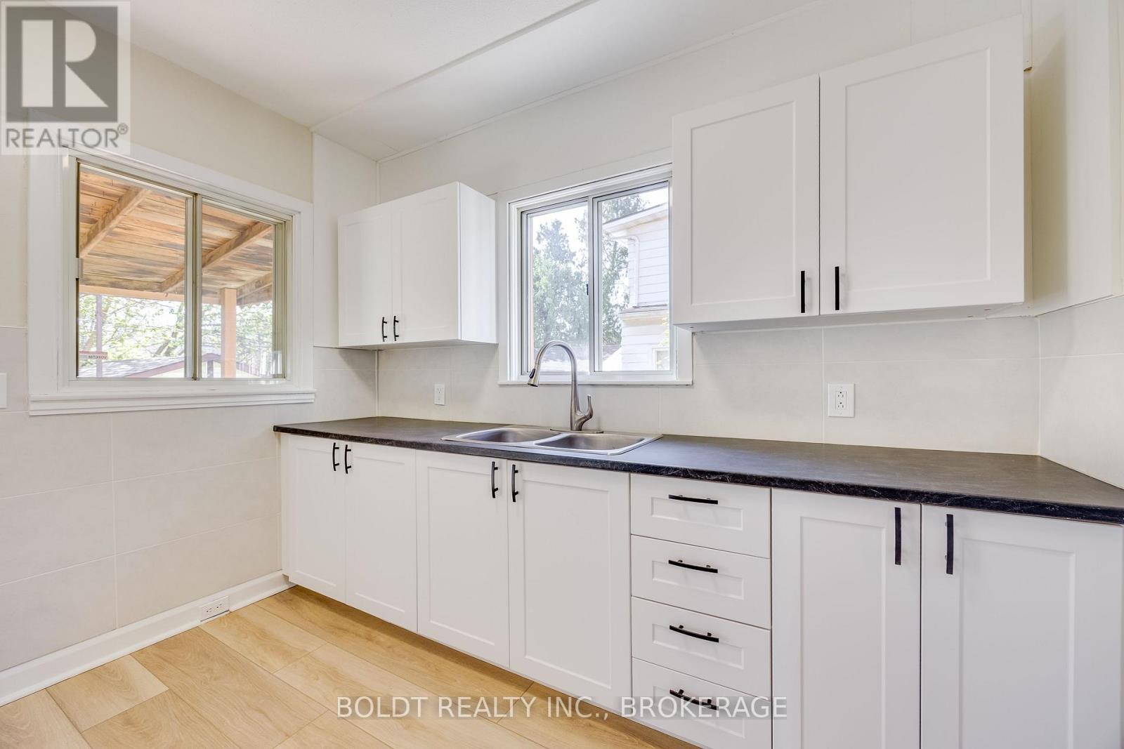 8 Chelsea Street, St. Catharines, Ontario  L2P 3B8 - Photo 12 - X12533906