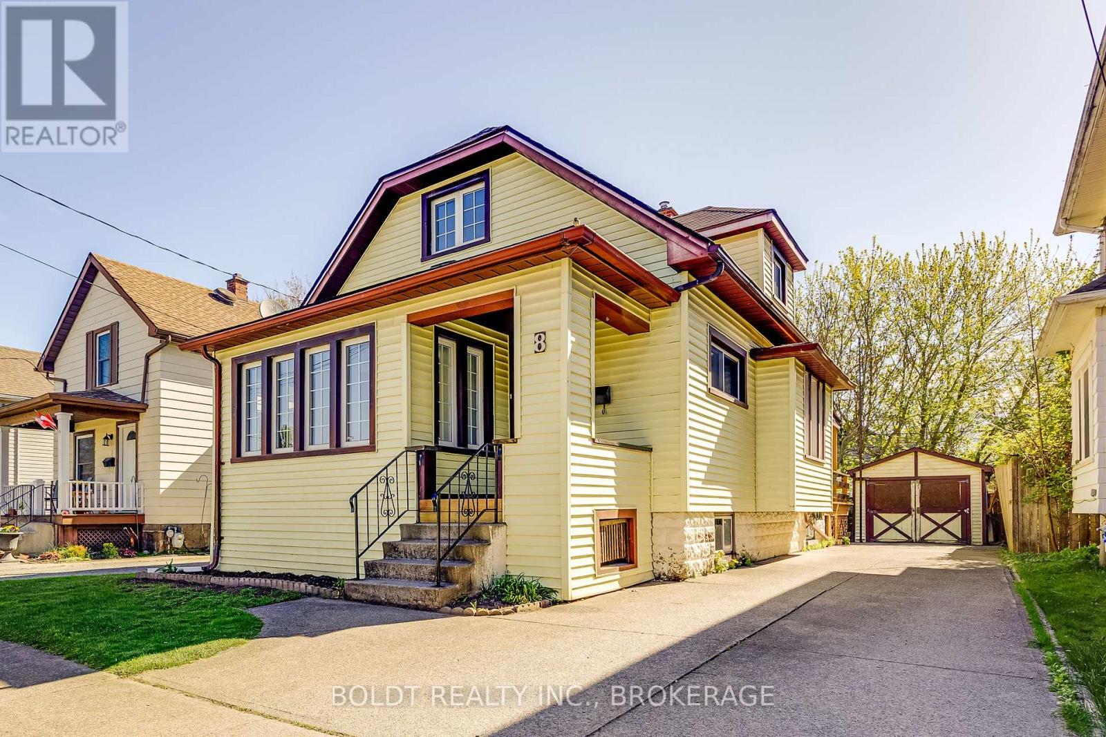 8 Chelsea Street, St. Catharines, Ontario  L2P 3B8 - Photo 4 - X12533906