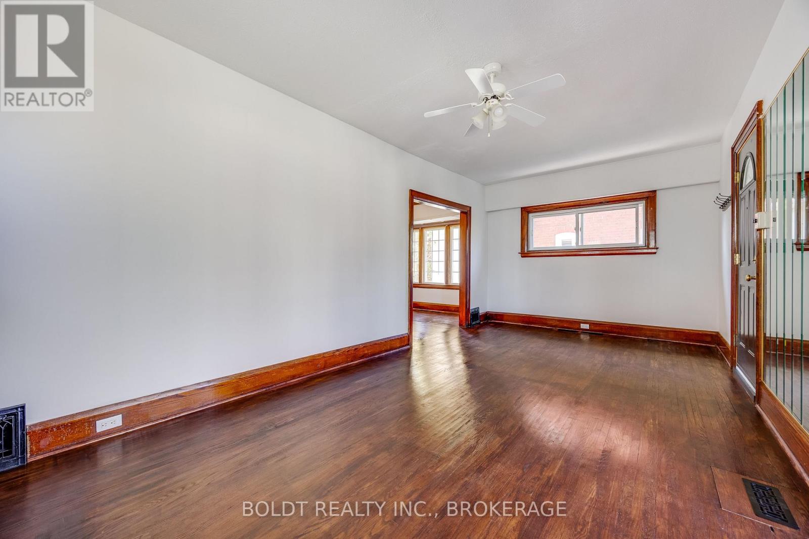 8 Chelsea Street, St. Catharines, Ontario  L2P 3B8 - Photo 9 - X12533906