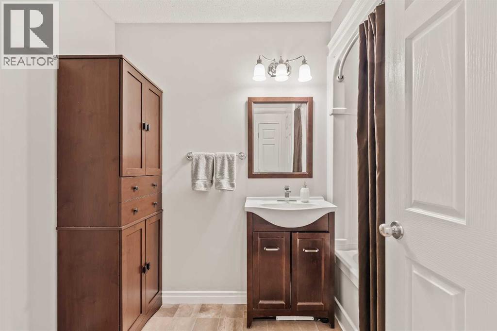 1 Hidden Valley Villas Nw, Calgary, Alberta  T3A 5w7 - Photo 18 - A2269628