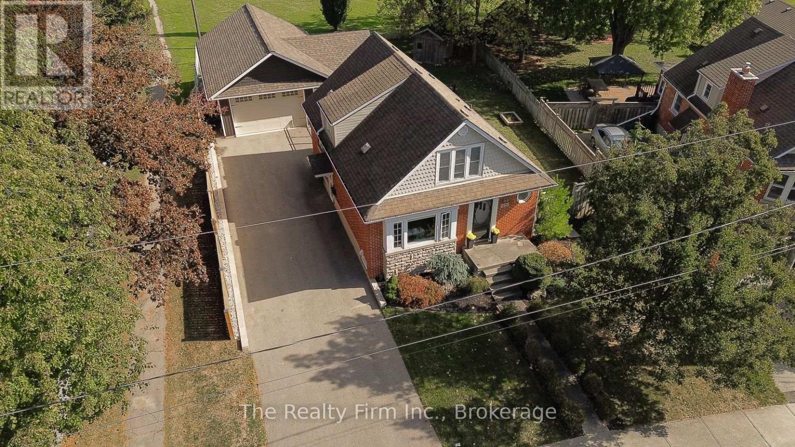 206 Sydenham Street, Woodstock, Ontario  N4S 7B9 - Photo 2 - X12533876