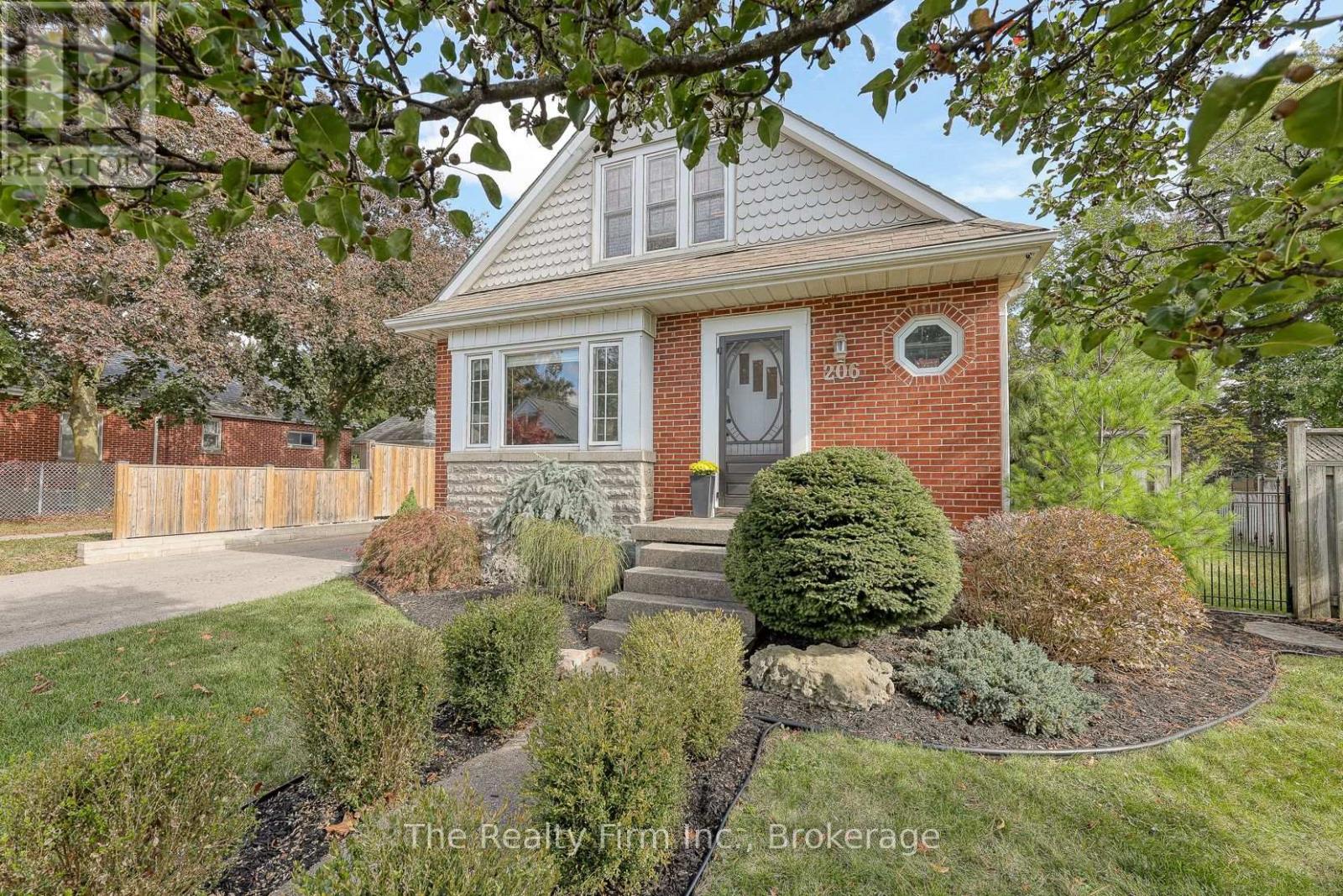 206 Sydenham Street, Woodstock, Ontario  N4S 7B9 - Photo 6 - X12533876