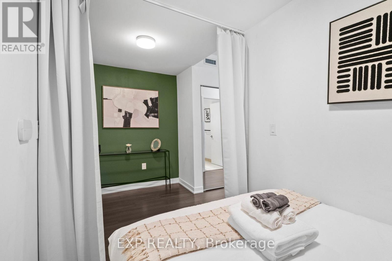 Ph15 - 21 Iceboat Terrace, Toronto, Ontario  M5V 4A9 - Photo 13 - C12533716