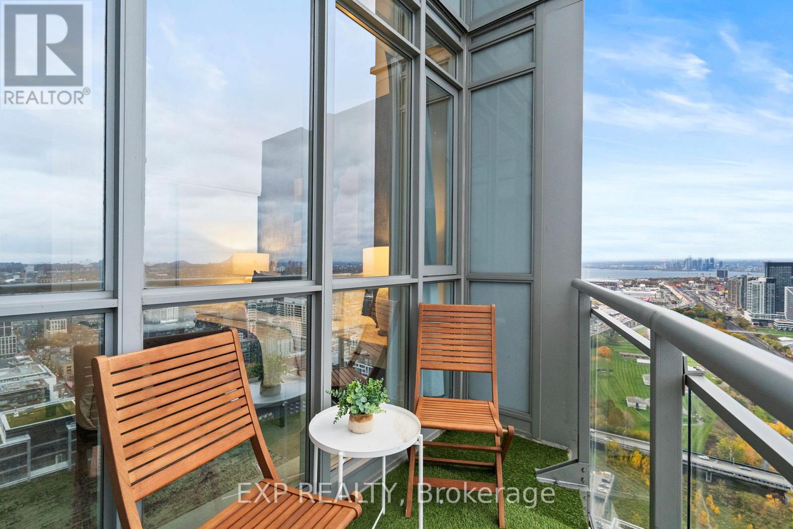 Ph15 - 21 Iceboat Terrace, Toronto, Ontario  M5V 4A9 - Photo 23 - C12533716