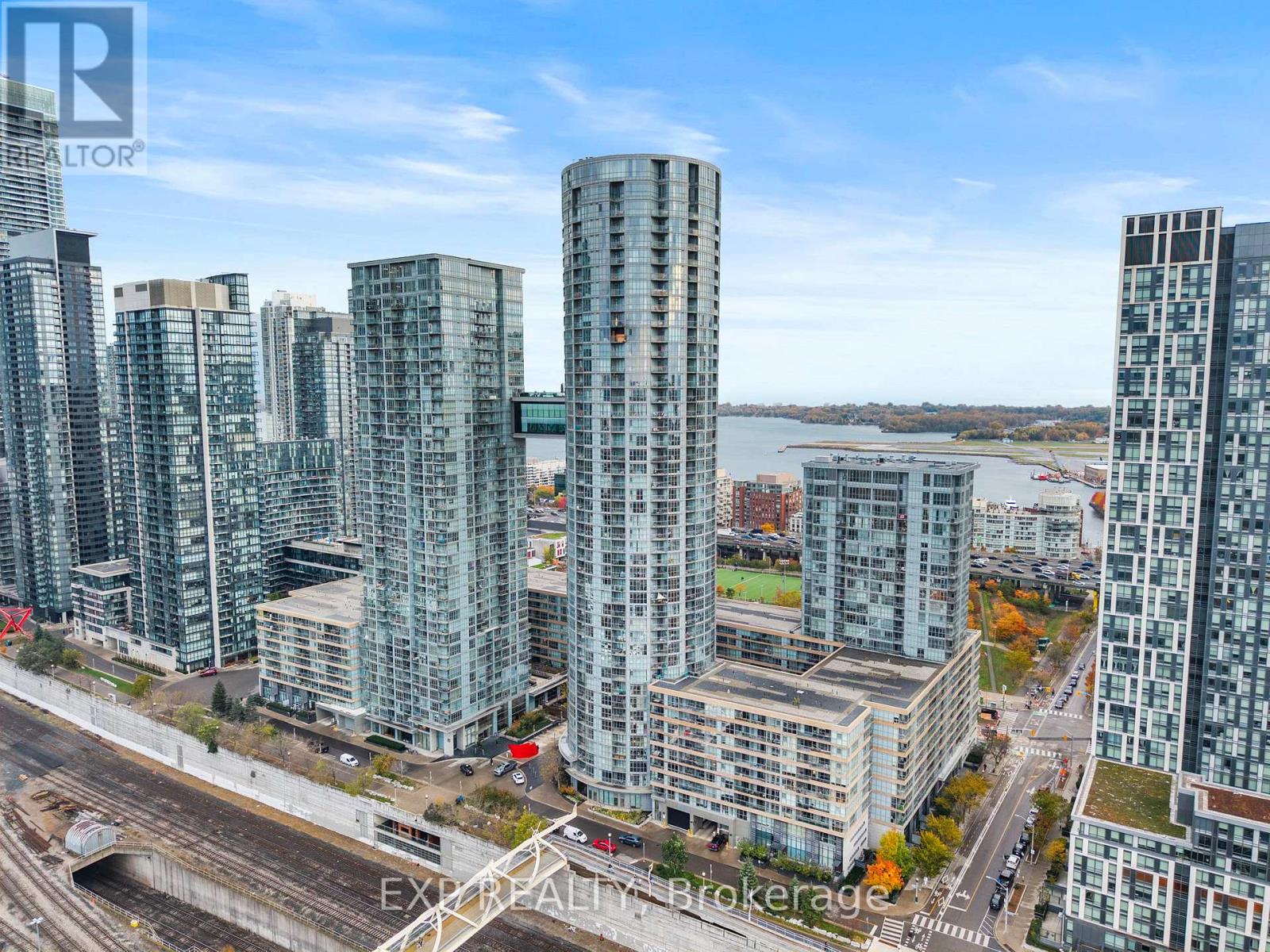 Ph15 - 21 Iceboat Terrace, Toronto, Ontario  M5V 4A9 - Photo 32 - C12533716