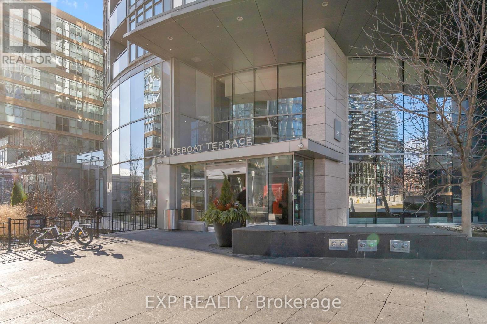 Ph15 - 21 Iceboat Terrace, Toronto, Ontario  M5V 4A9 - Photo 35 - C12533716