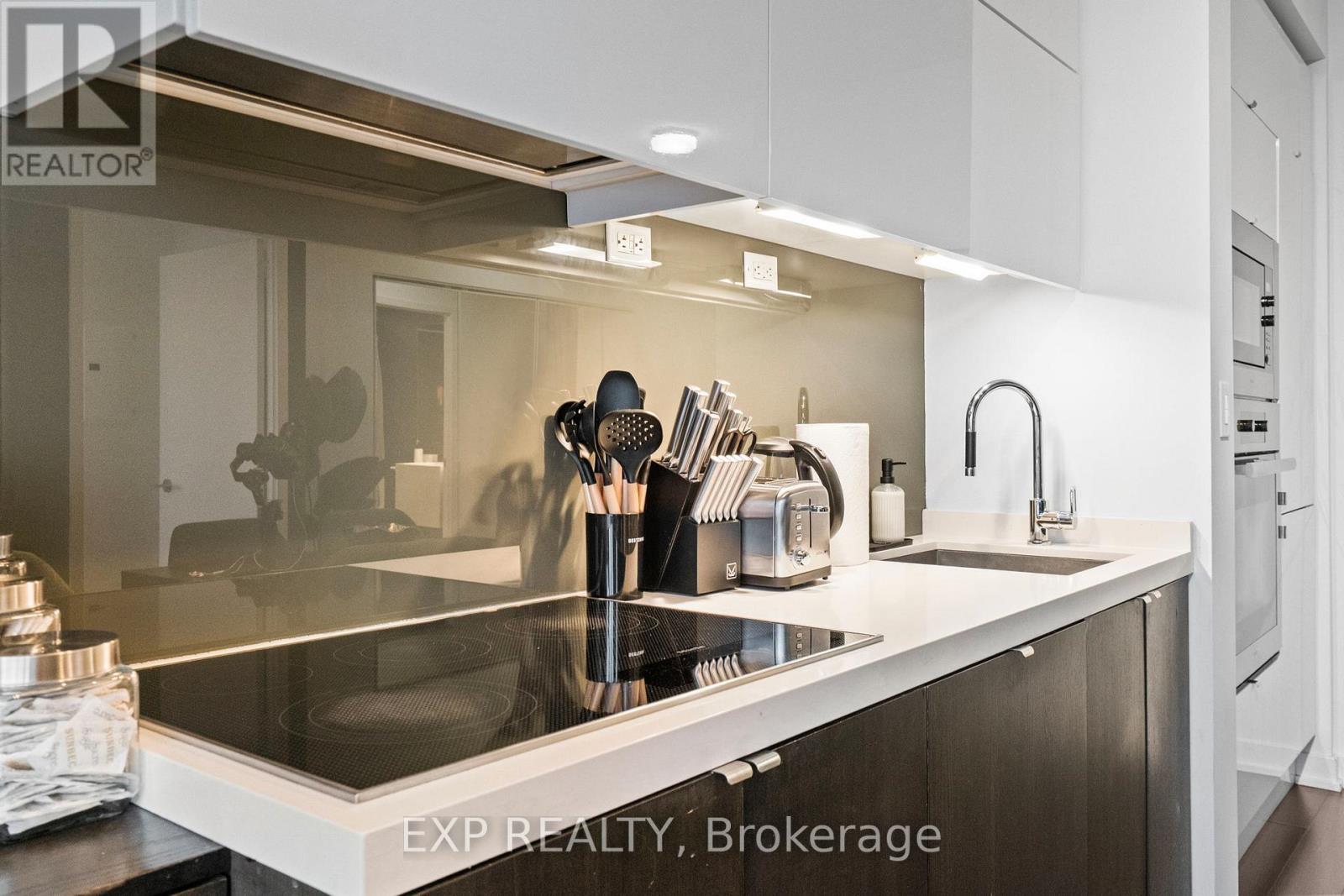 Ph15 - 21 Iceboat Terrace, Toronto, Ontario  M5V 4A9 - Photo 7 - C12533716