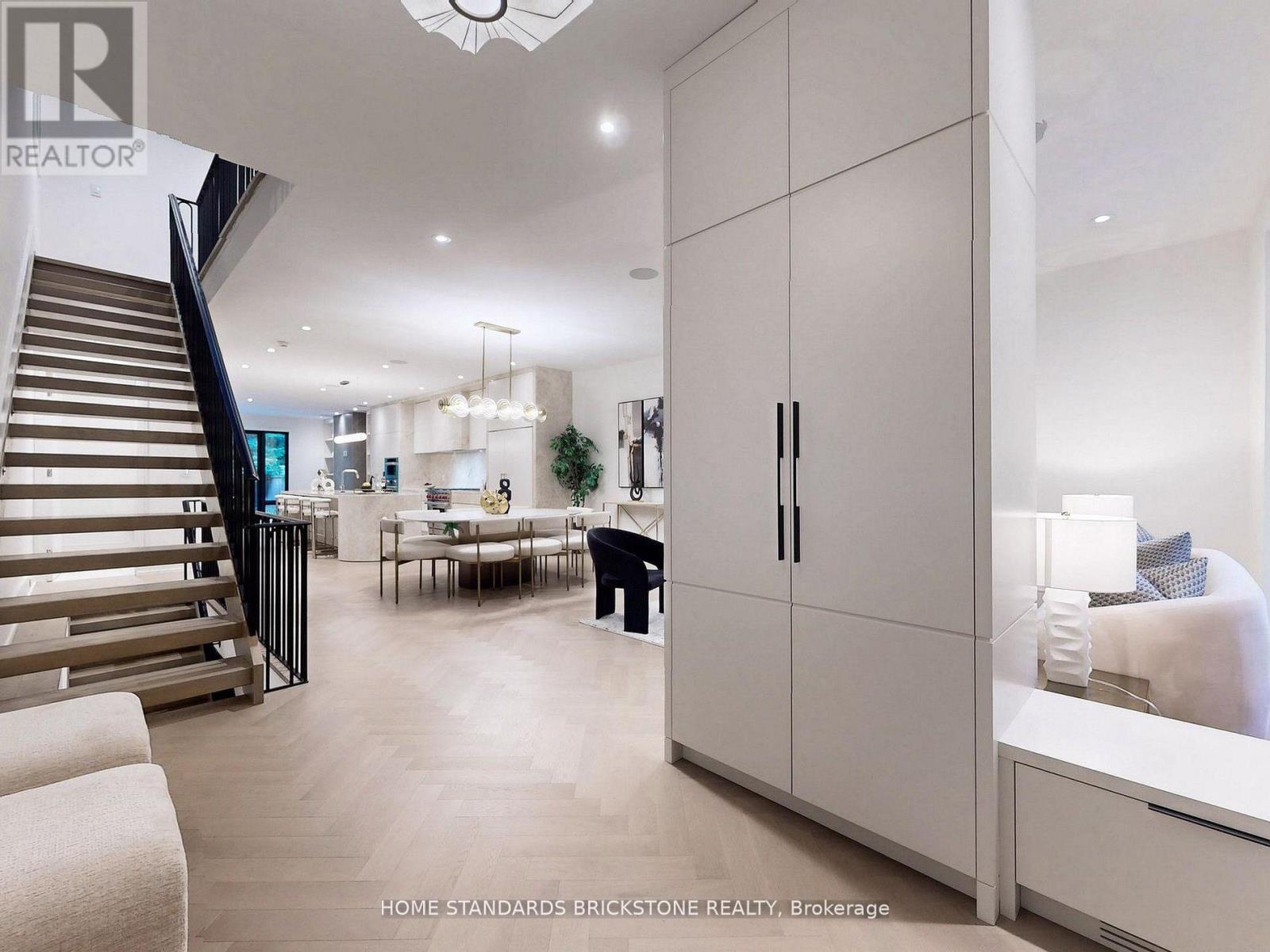 38 Elgin Avenue, Toronto, Ontario  M5R 1G6 - Photo 3 - C12533730