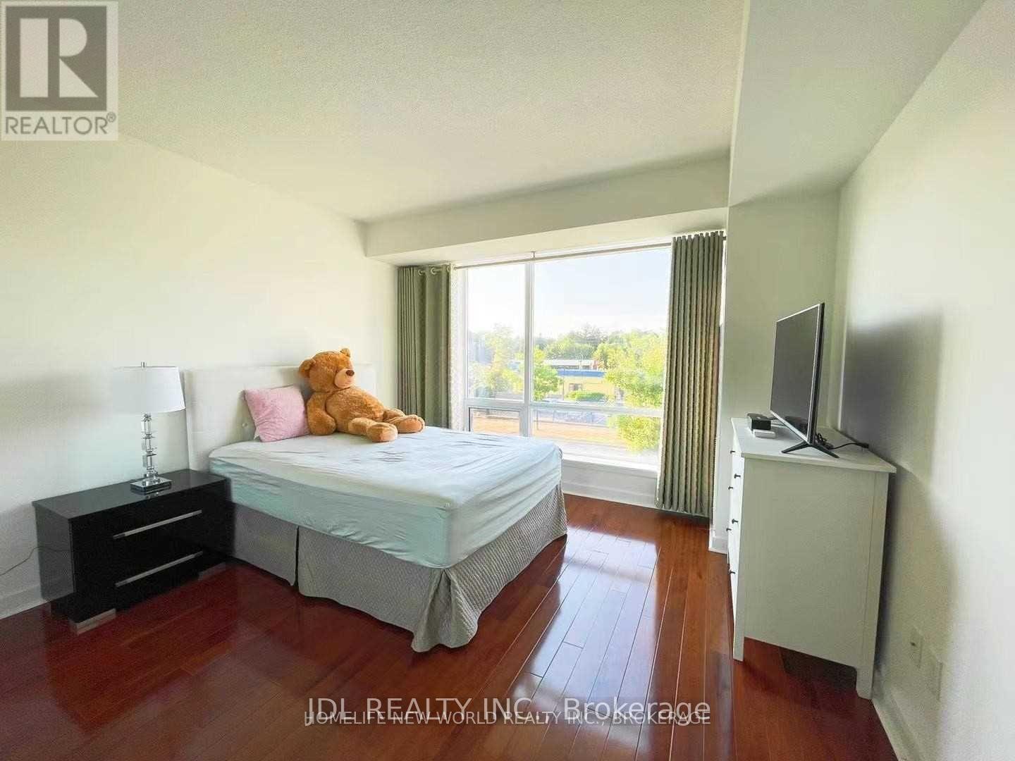 Th10 - 25 Singer Court, Toronto, Ontario  M2K 0B5 - Photo 5 - C12533750