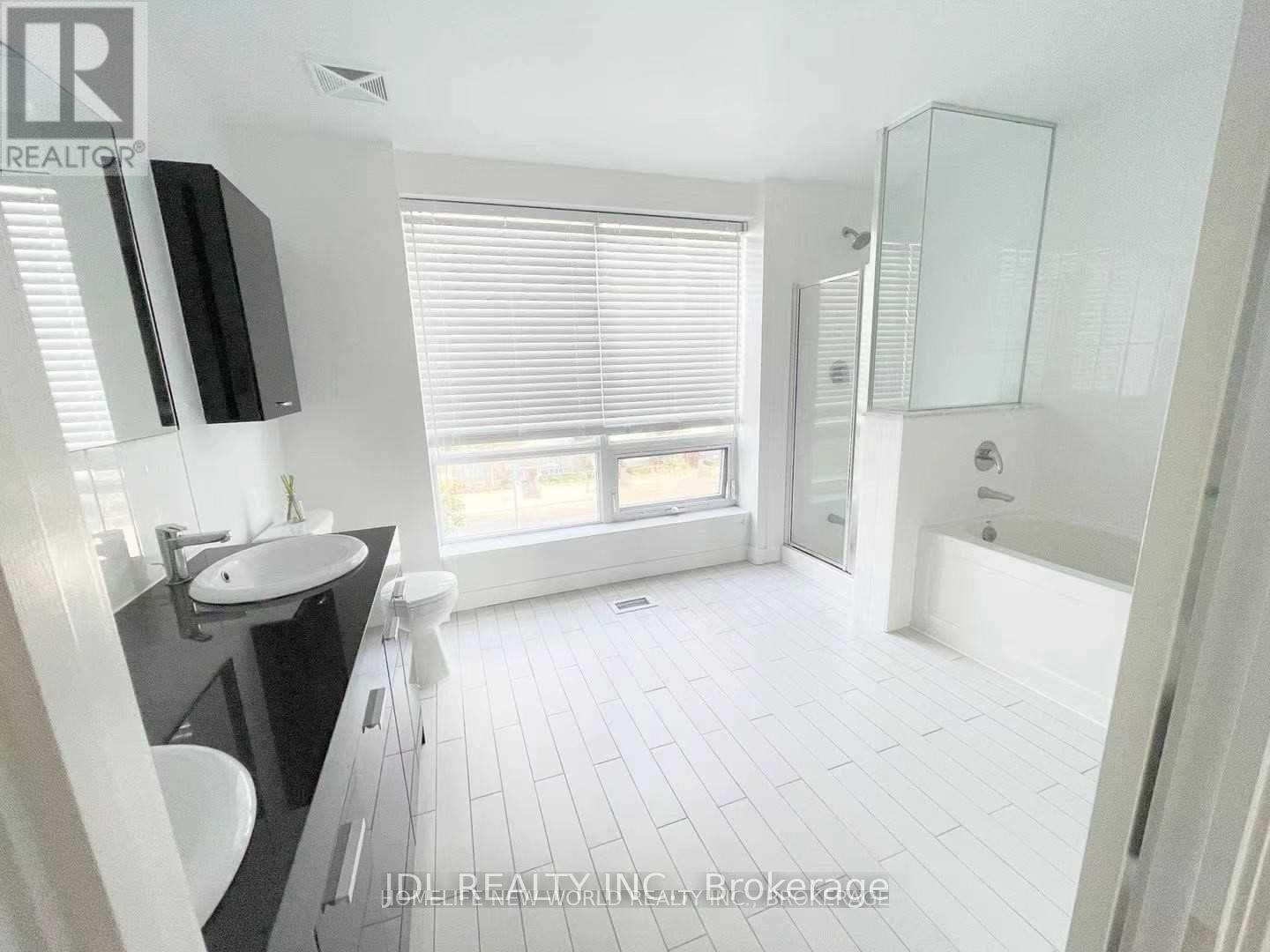 Th10 - 25 Singer Court, Toronto, Ontario  M2K 0B5 - Photo 7 - C12533750