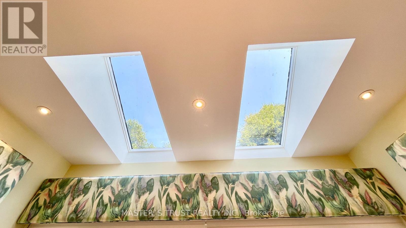 57 Cotswold Crescent, Toronto, Ontario  M2P 1N3 - Photo 12 - C12533764