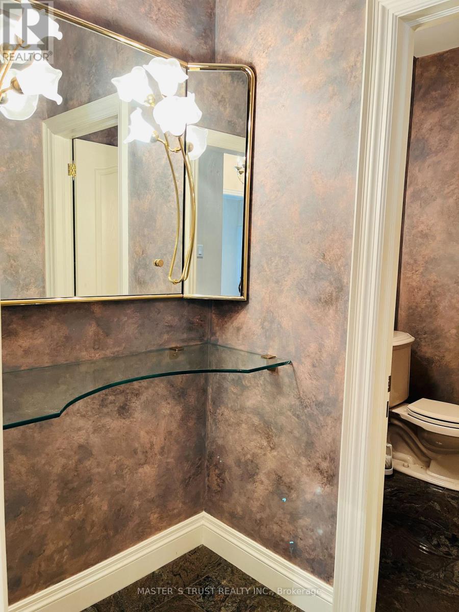 57 Cotswold Crescent, Toronto, Ontario  M2P 1N3 - Photo 15 - C12533764