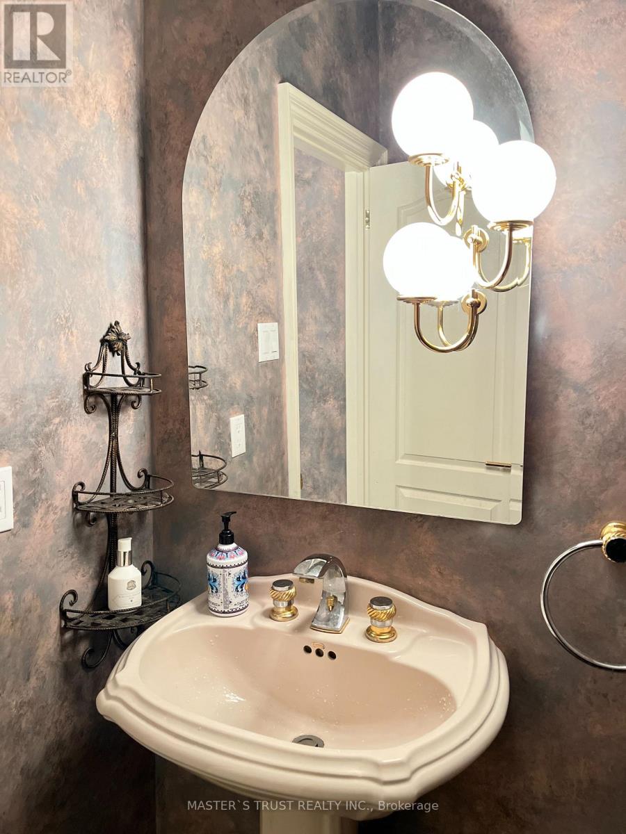 57 Cotswold Crescent, Toronto, Ontario  M2P 1N3 - Photo 16 - C12533764