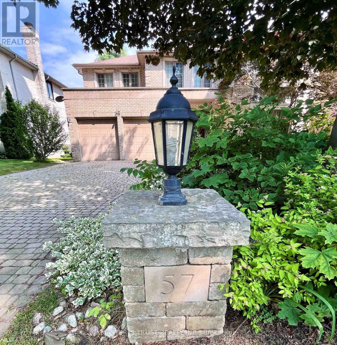 57 Cotswold Crescent, Toronto, Ontario  M2P 1N3 - Photo 3 - C12533764