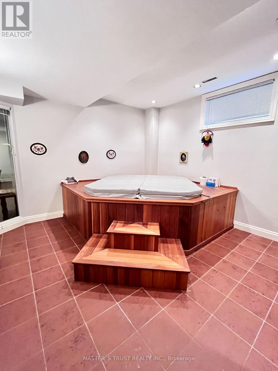 57 Cotswold Crescent, Toronto, Ontario  M2P 1N3 - Photo 38 - C12533764