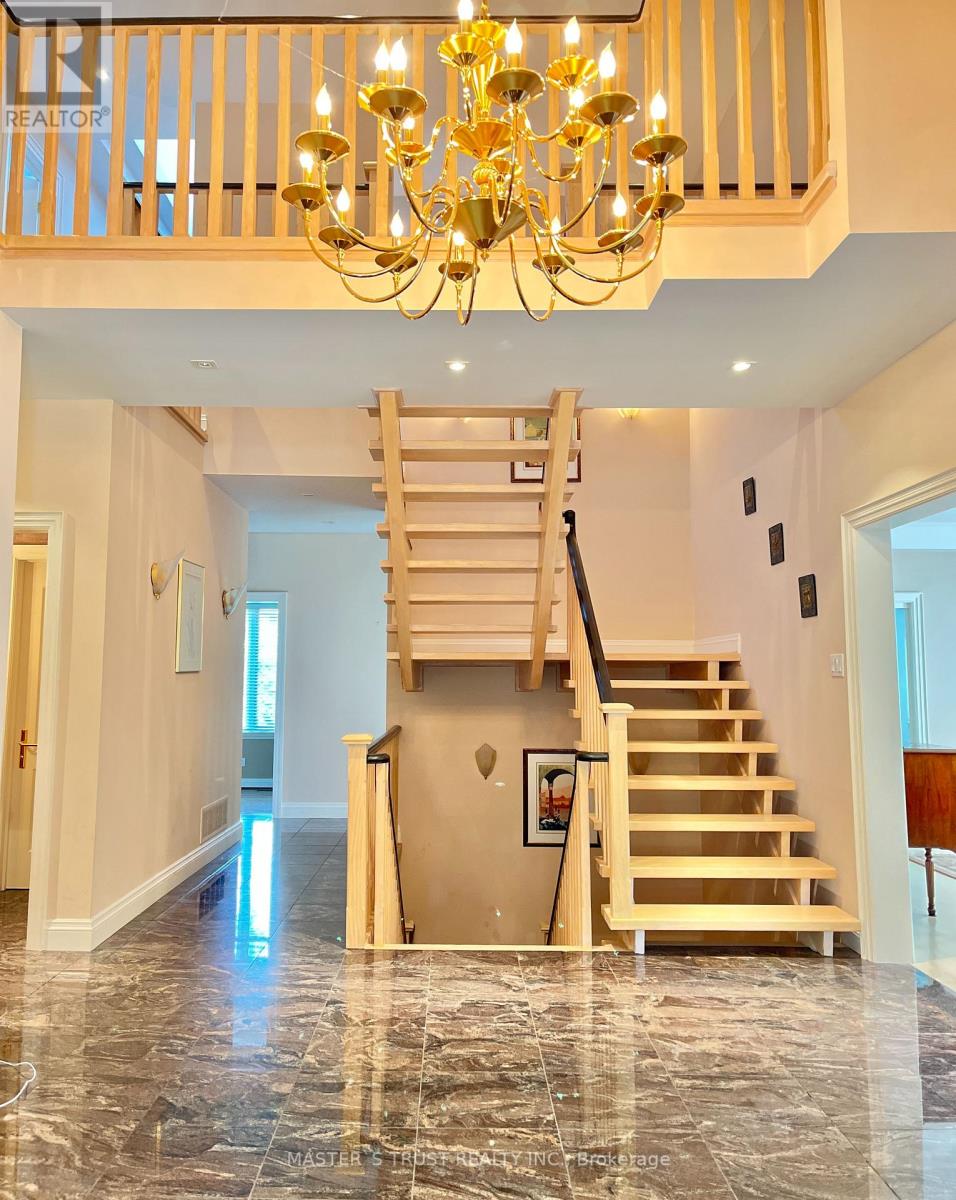 57 Cotswold Crescent, Toronto, Ontario  M2P 1N3 - Photo 5 - C12533764