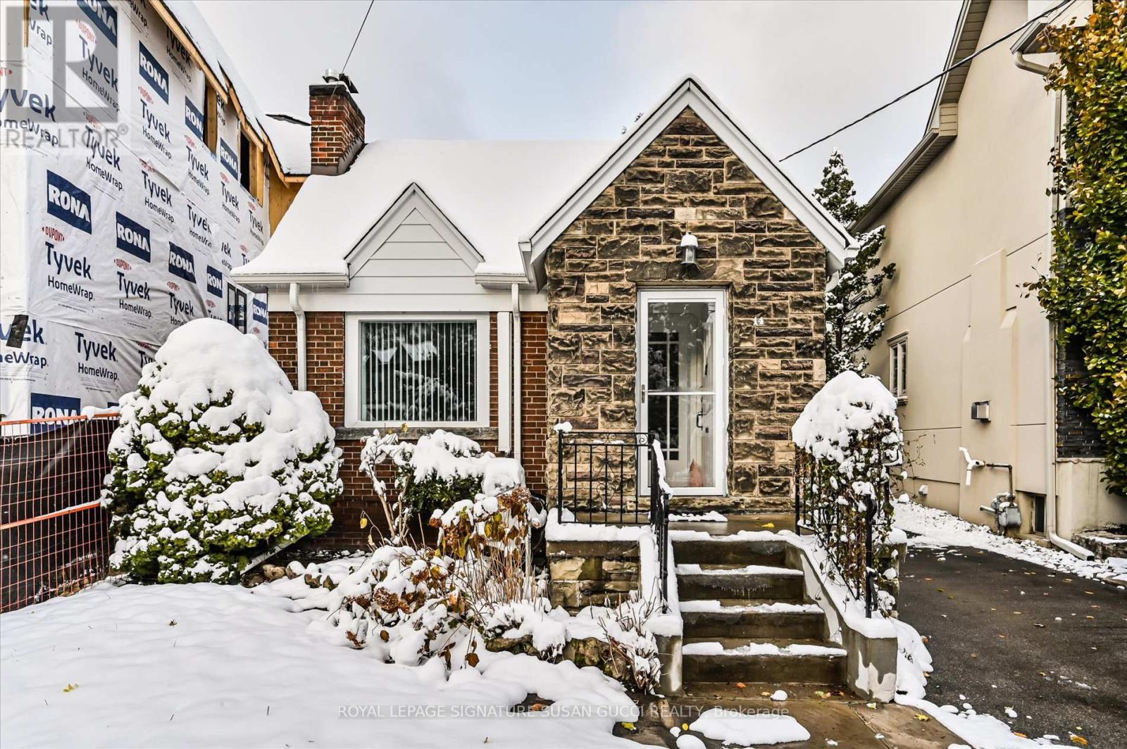 14 DUSTAN CRESCENT, Toronto, Ontario