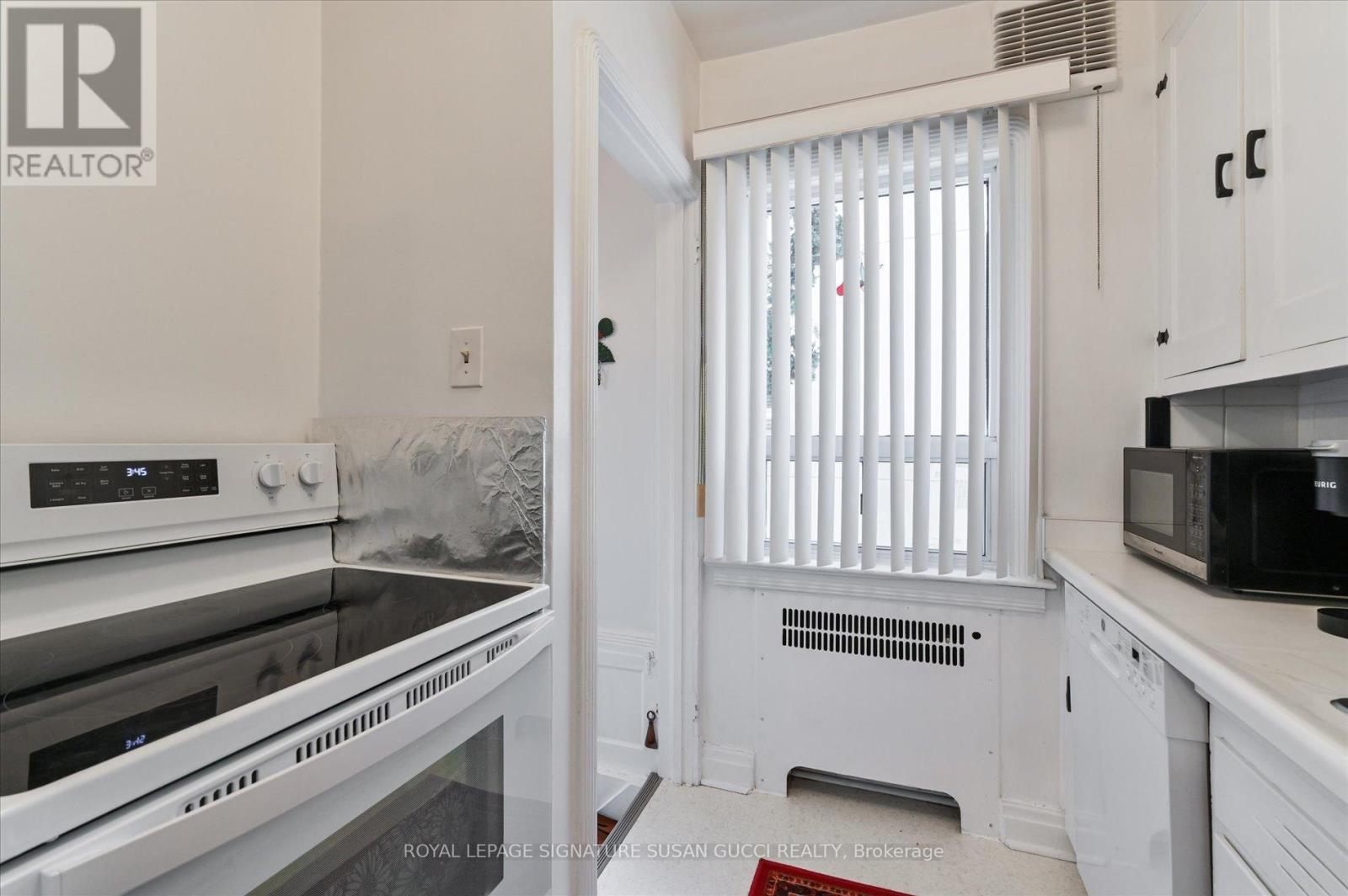 14 Dustan Crescent, Toronto, Ontario  M4J 4G5 - Photo 11 - E12533780