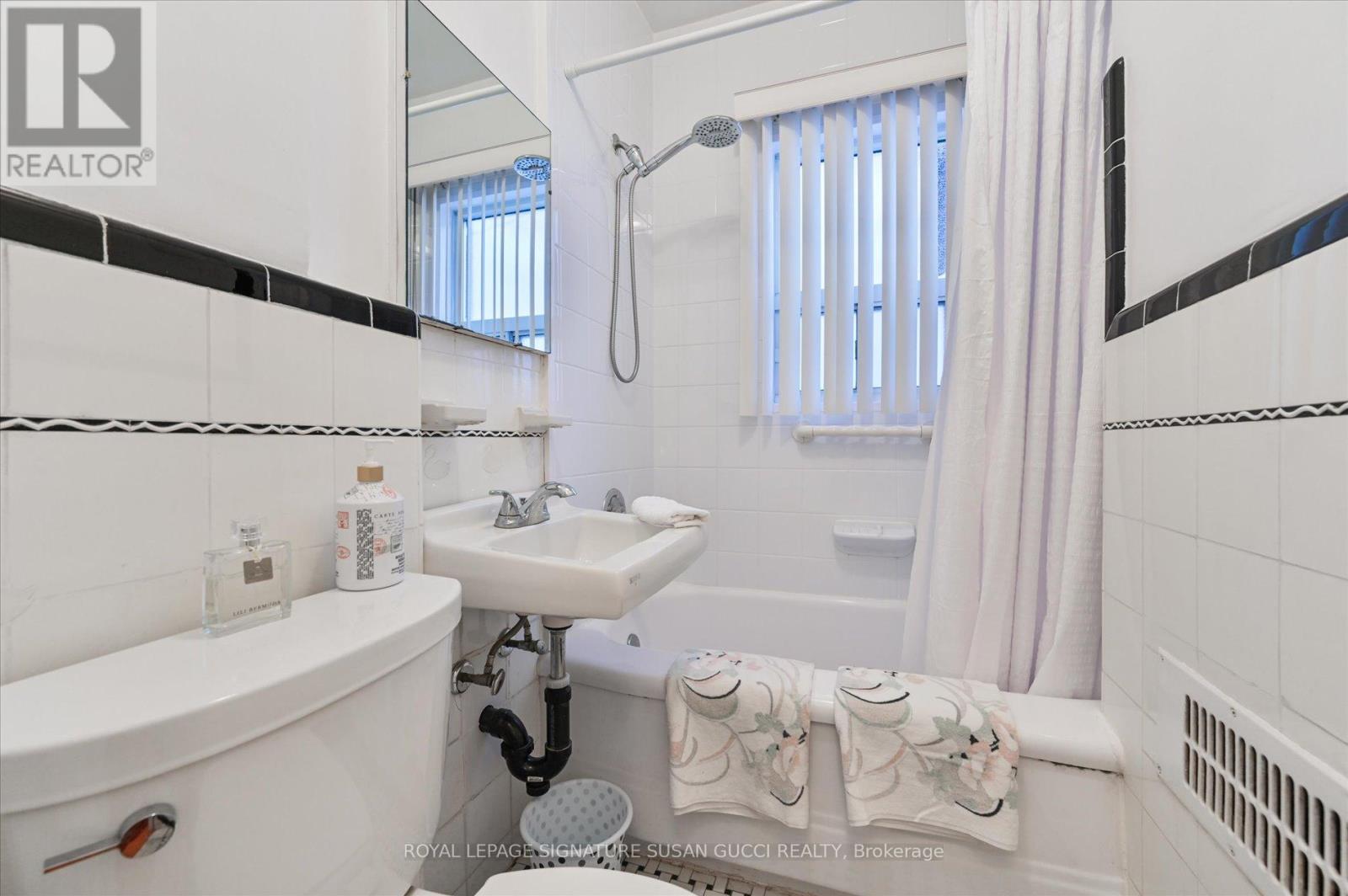 14 Dustan Crescent, Toronto, Ontario  M4J 4G5 - Photo 16 - E12533780