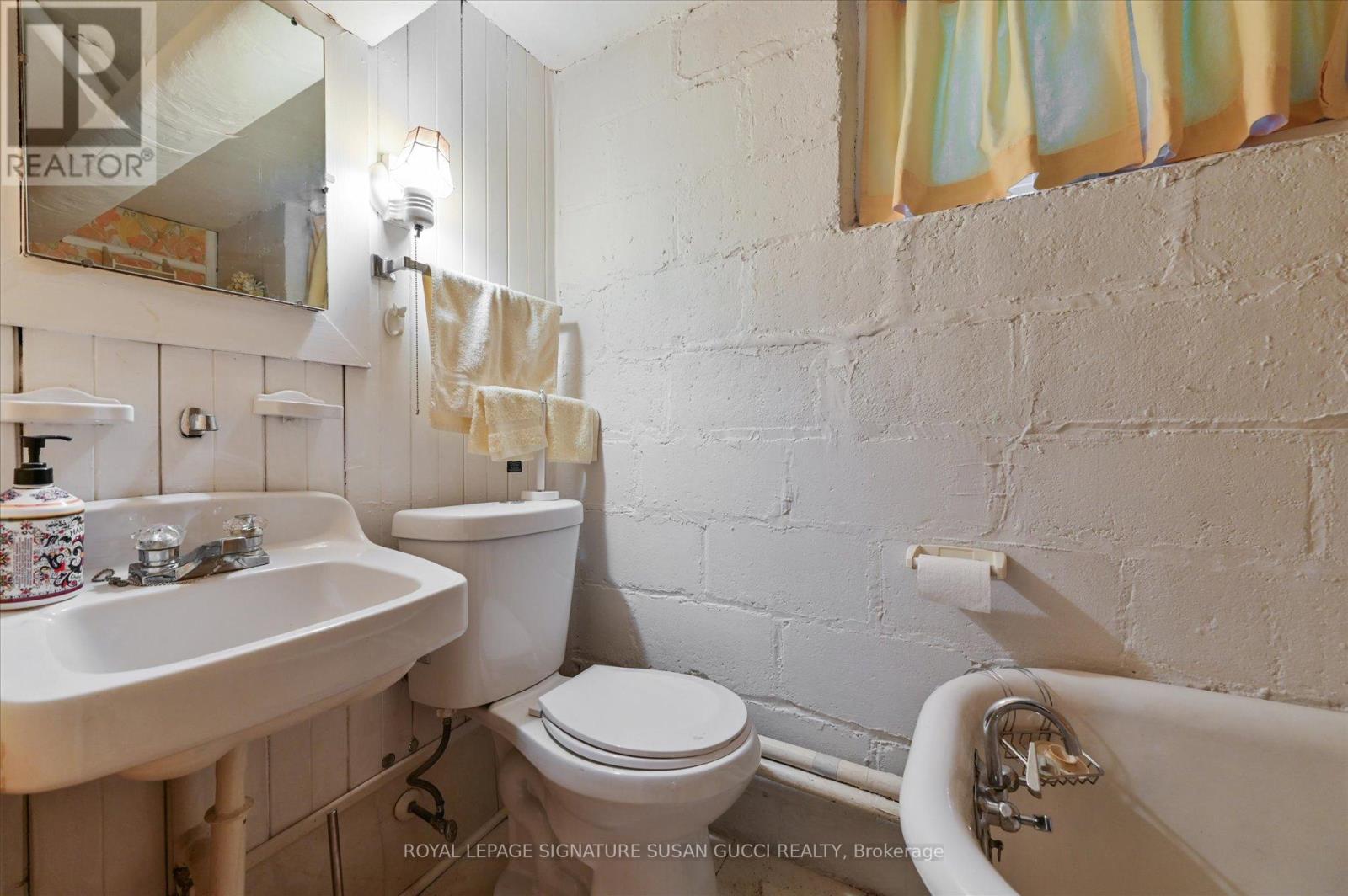 14 Dustan Crescent, Toronto, Ontario  M4J 4G5 - Photo 18 - E12533780