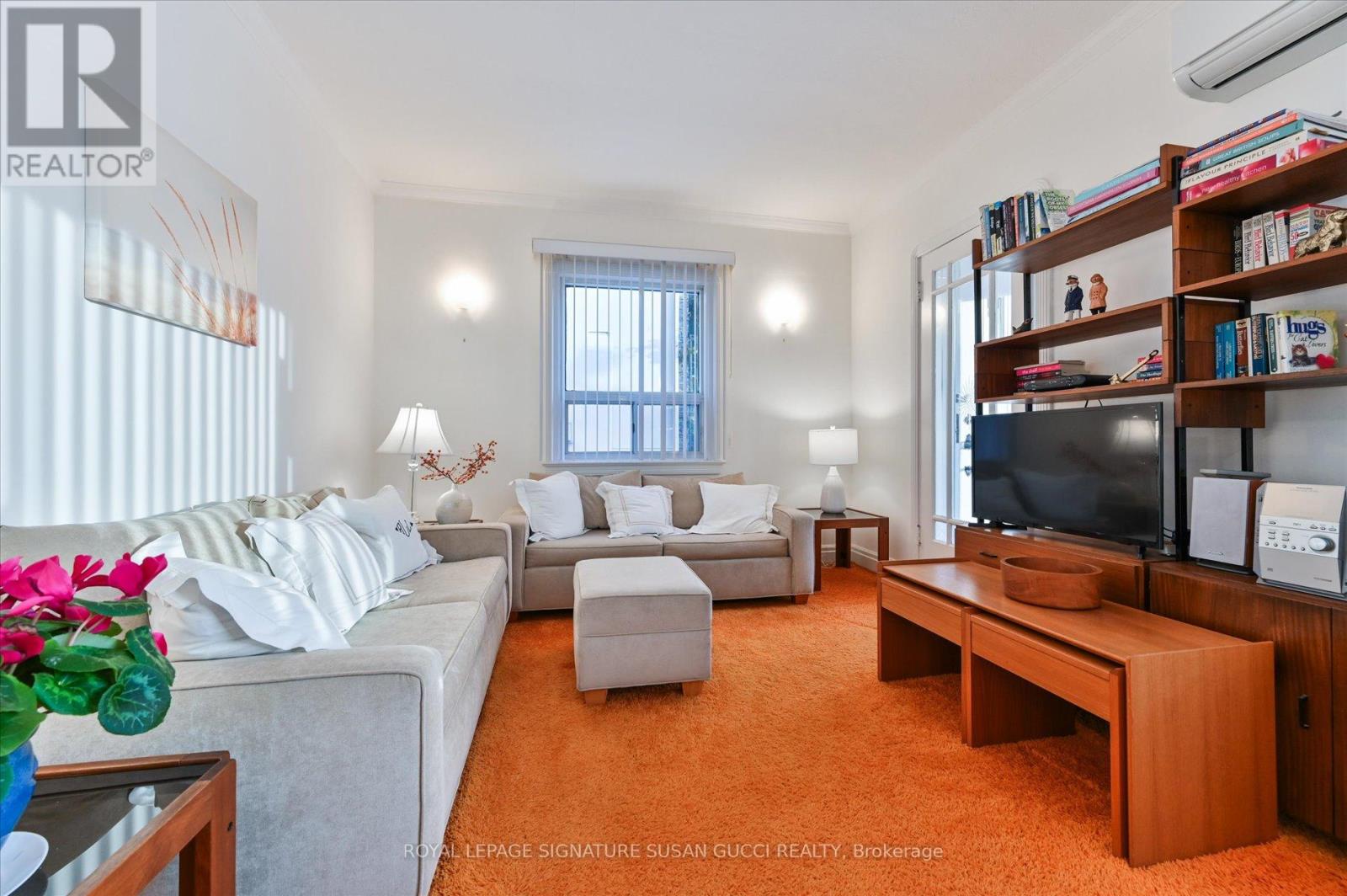 14 Dustan Crescent, Toronto, Ontario  M4J 4G5 - Photo 5 - E12533780