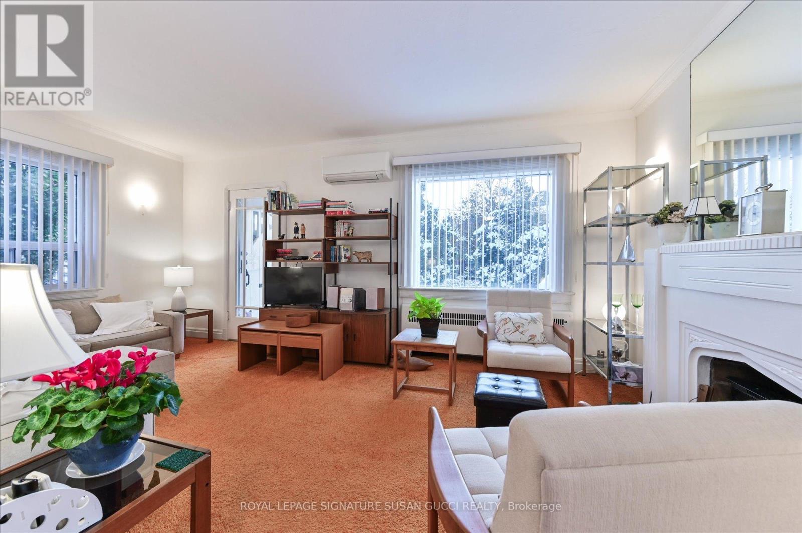 14 Dustan Crescent, Toronto, Ontario  M4J 4G5 - Photo 7 - E12533780