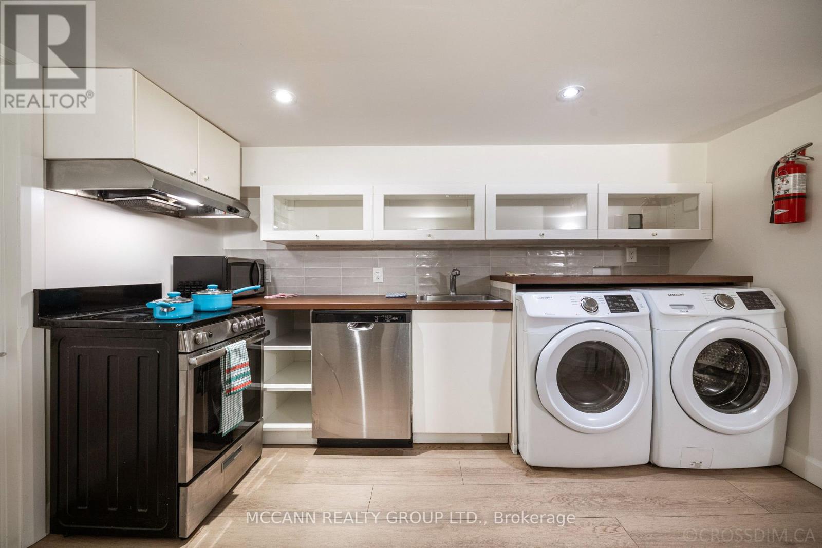 217 Pearson Avenue, Toronto, Ontario  M6R 1G6 - Photo 37 - W12533668