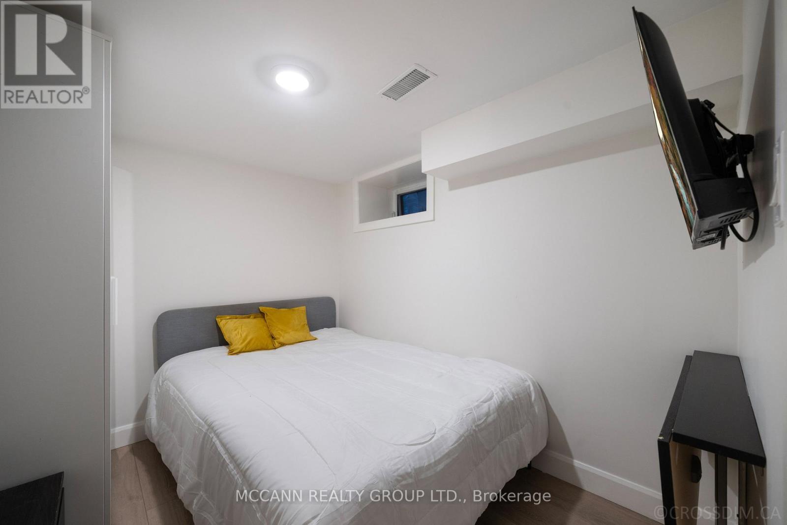 217 Pearson Avenue, Toronto, Ontario  M6R 1G6 - Photo 38 - W12533668