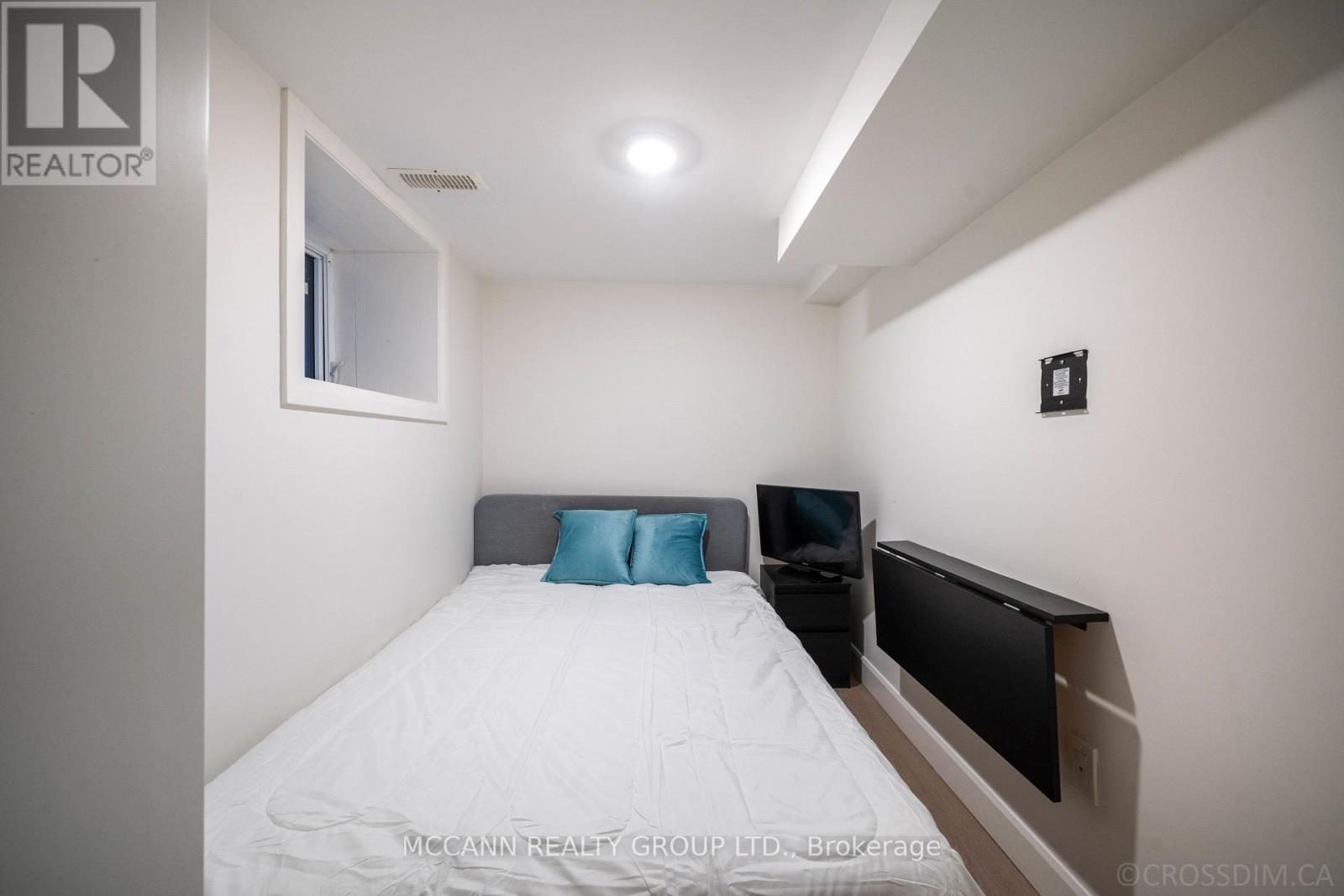 217 Pearson Avenue, Toronto, Ontario  M6R 1G6 - Photo 40 - W12533668