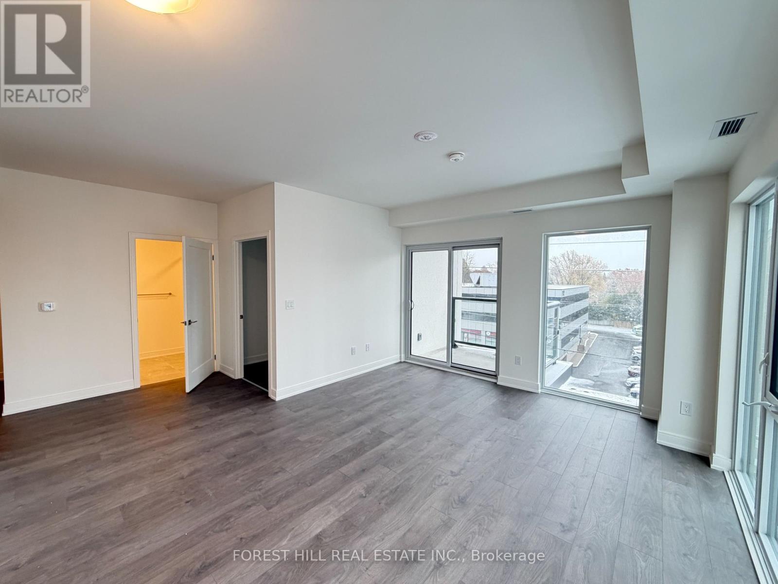 508 - 715 Davis Drive, Newmarket, Ontario  L3Y 2R3 - Photo 3 - N12533778