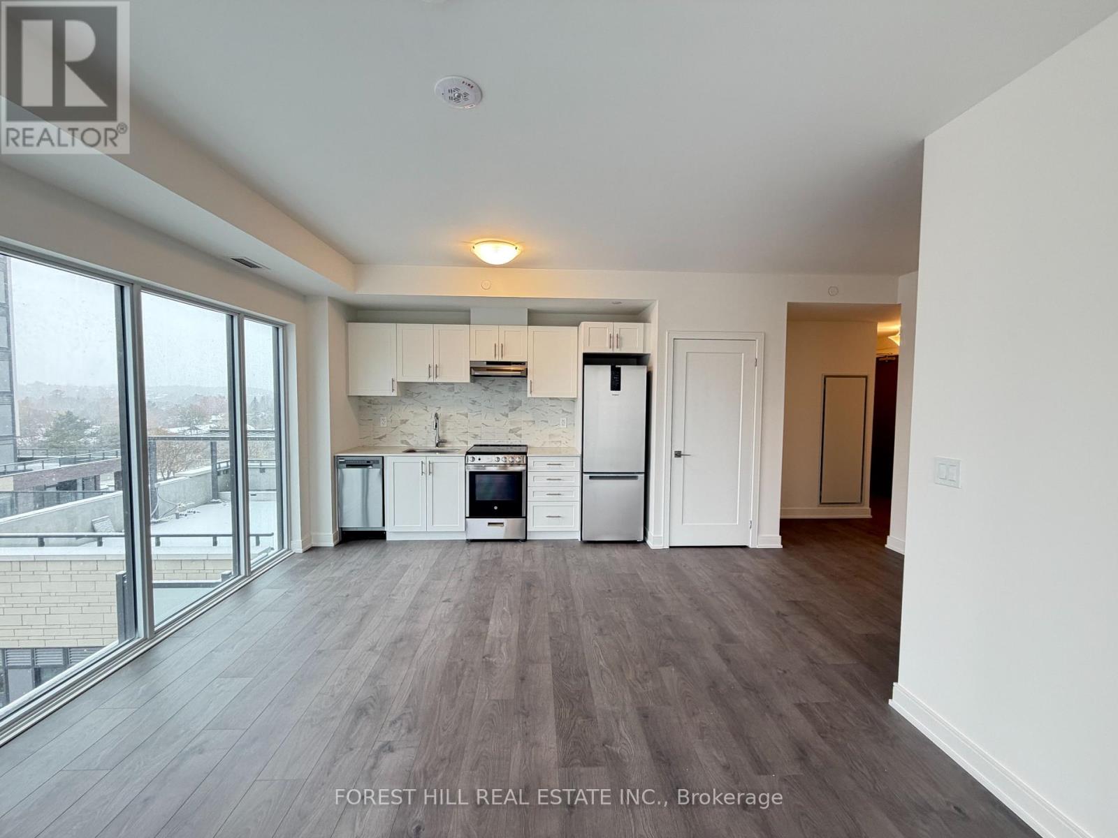 508 - 715 Davis Drive, Newmarket, Ontario  L3Y 2R3 - Photo 4 - N12533778