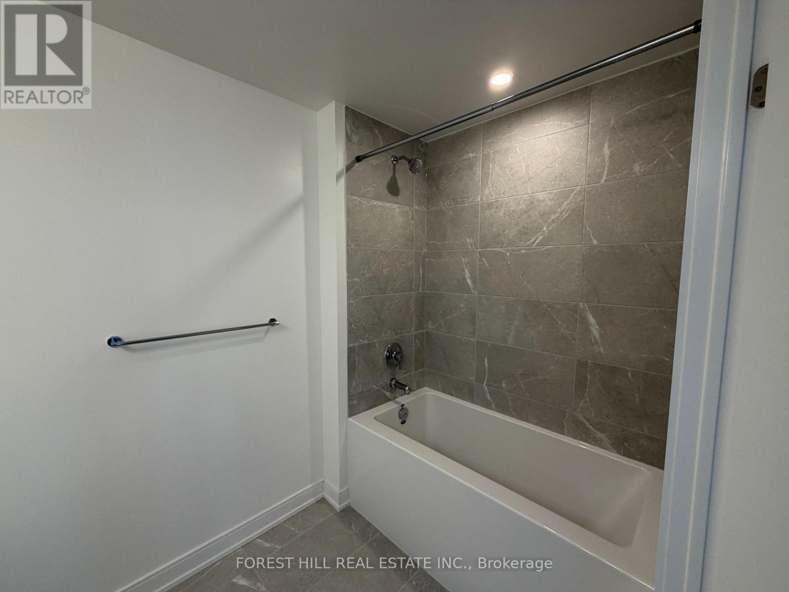 508 - 715 Davis Drive, Newmarket, Ontario  L3Y 2R3 - Photo 6 - N12533778