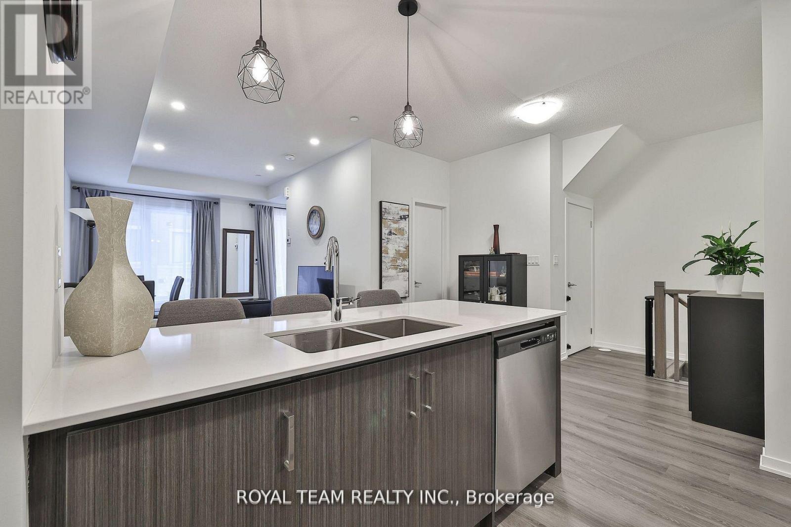 224 - 131 Honeycrisp Crescent, Vaughan, Ontario  L4K 0N7 - Photo 11 - N12533826