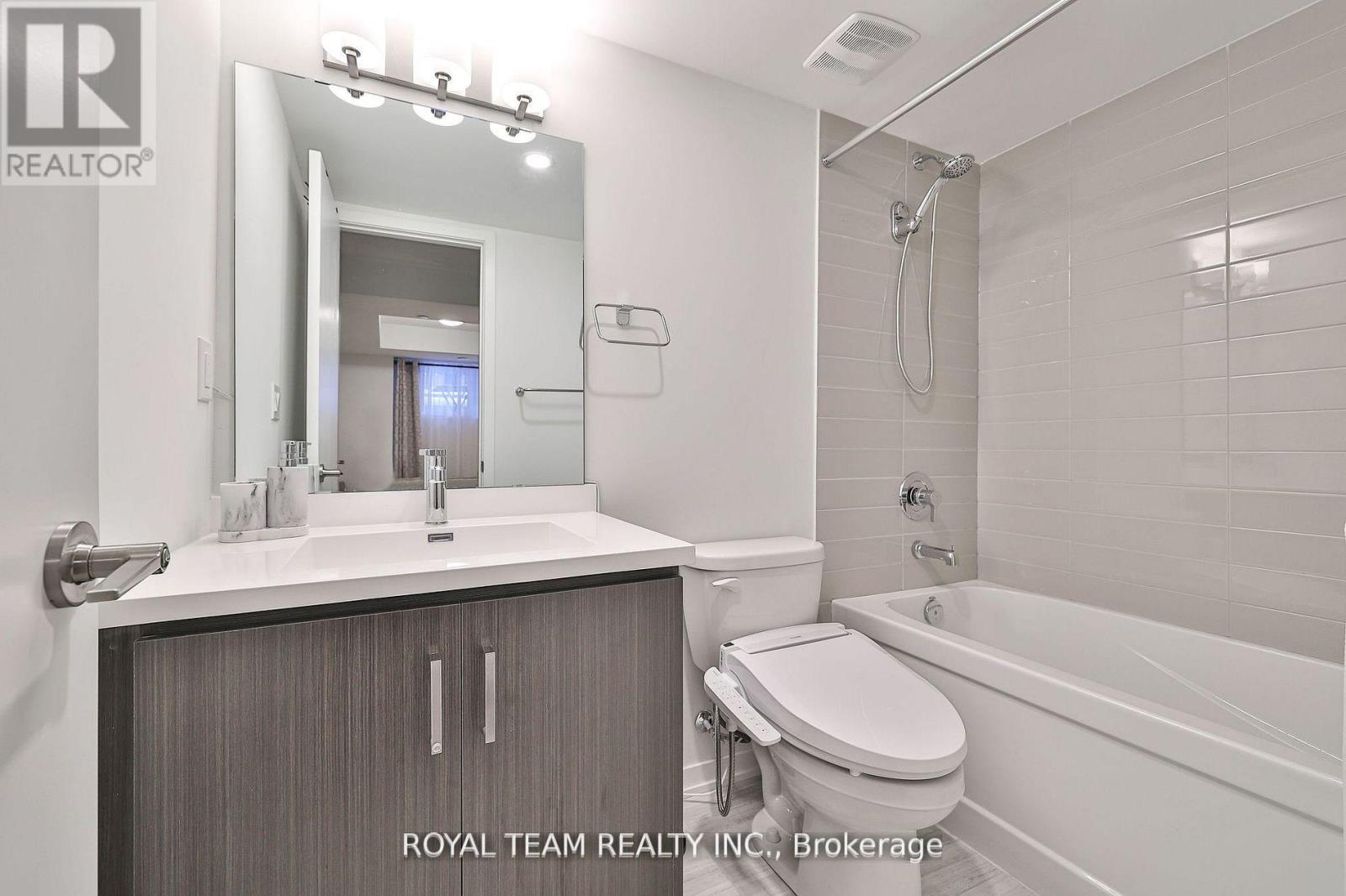 224 - 131 Honeycrisp Crescent, Vaughan, Ontario  L4K 0N7 - Photo 16 - N12533826