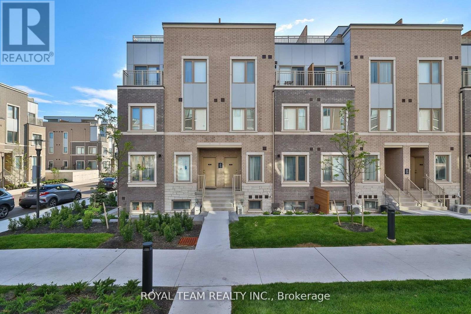 224 - 131 Honeycrisp Crescent, Vaughan, Ontario  L4K 0N7 - Photo 2 - N12533826