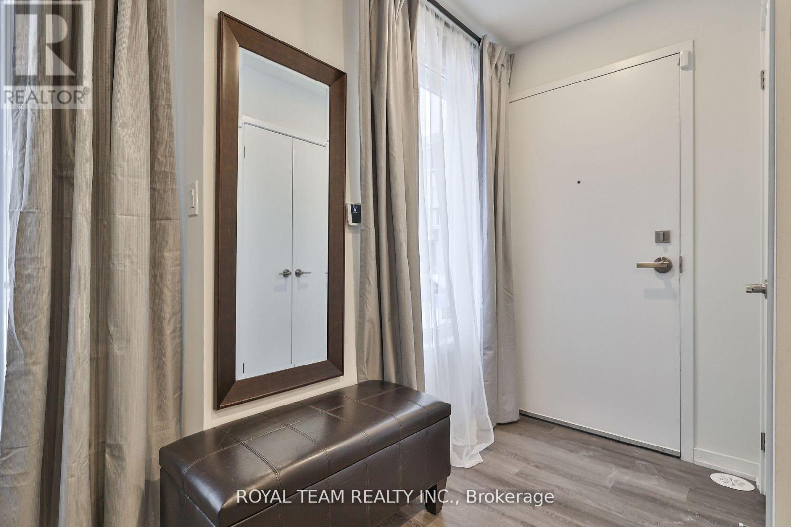 224 - 131 Honeycrisp Crescent, Vaughan, Ontario  L4K 0N7 - Photo 4 - N12533826