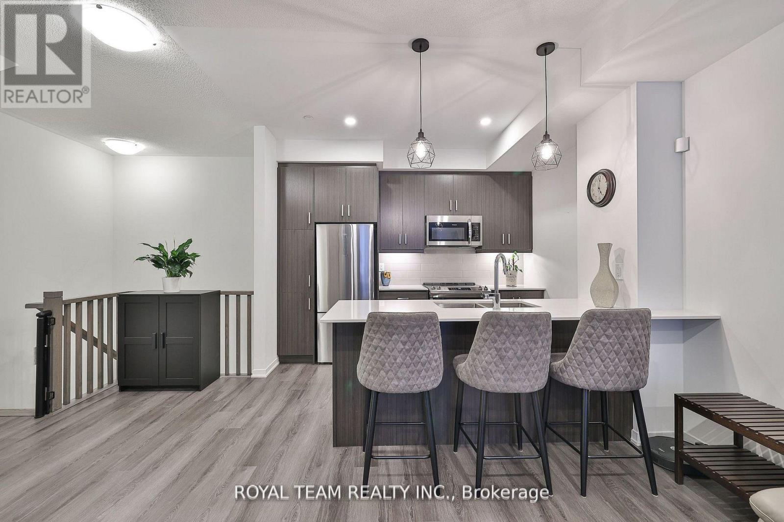 224 - 131 Honeycrisp Crescent, Vaughan, Ontario  L4K 0N7 - Photo 7 - N12533826