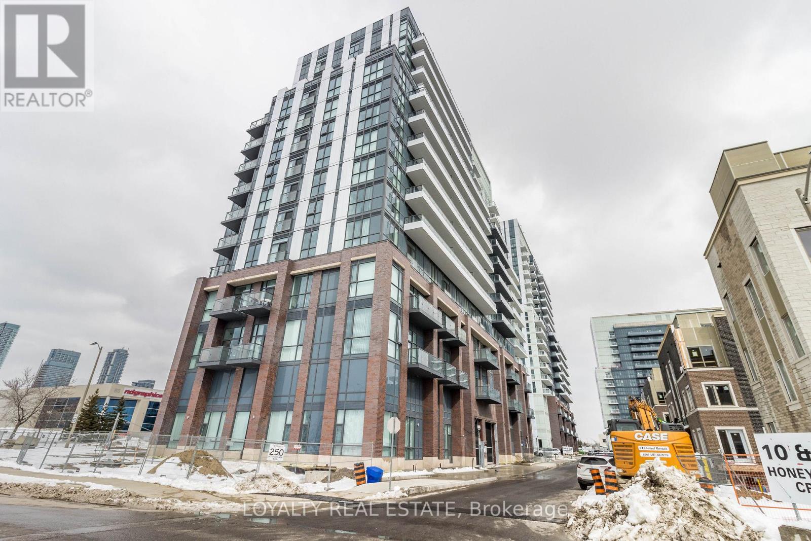 621 - 38 HONEYCRISP CRESCENT, Vaughan, Ontario